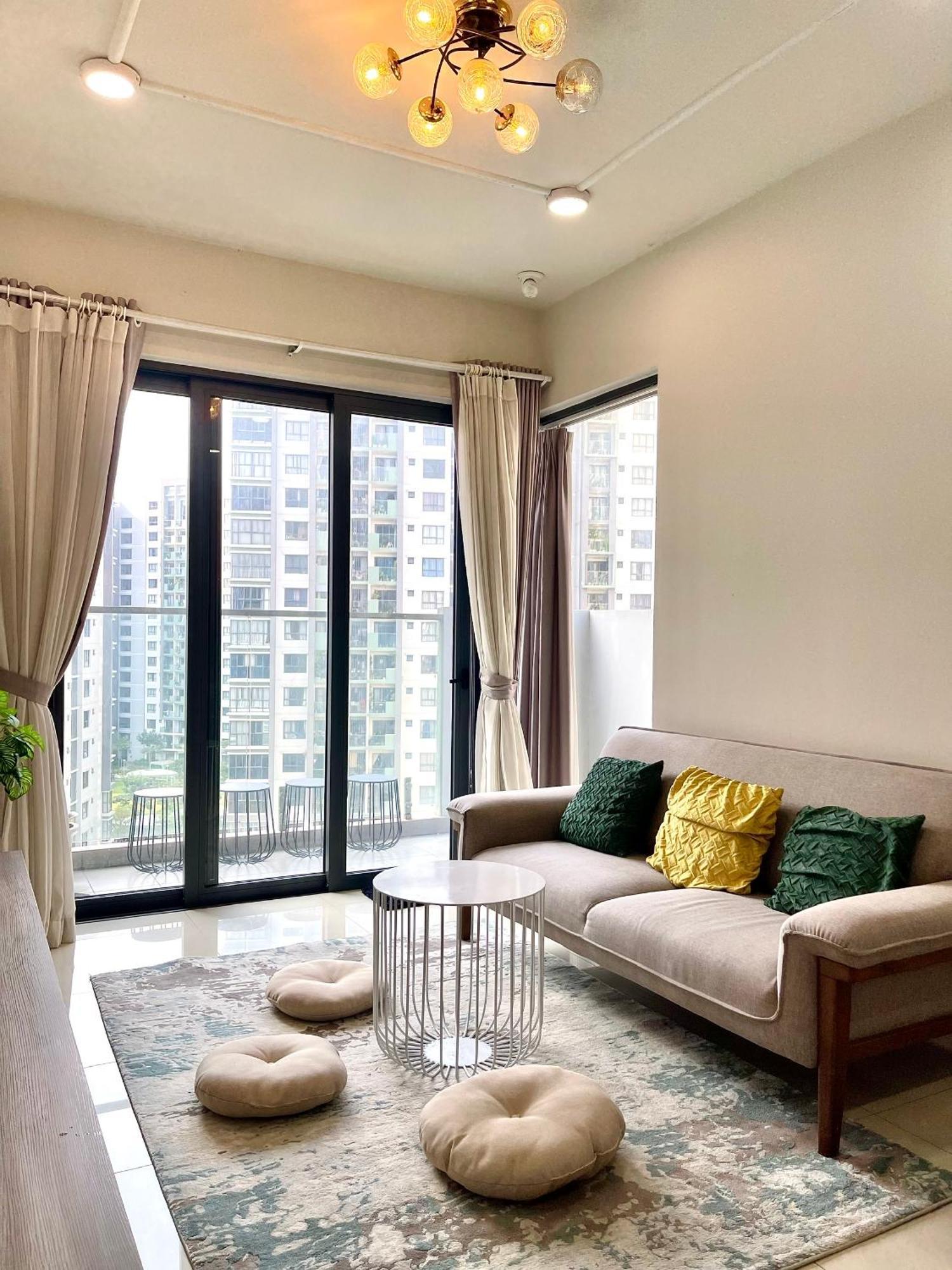 Nha Cua Truc - Celadon Canh Aeon Tan Phu * Ho Chi Minh City